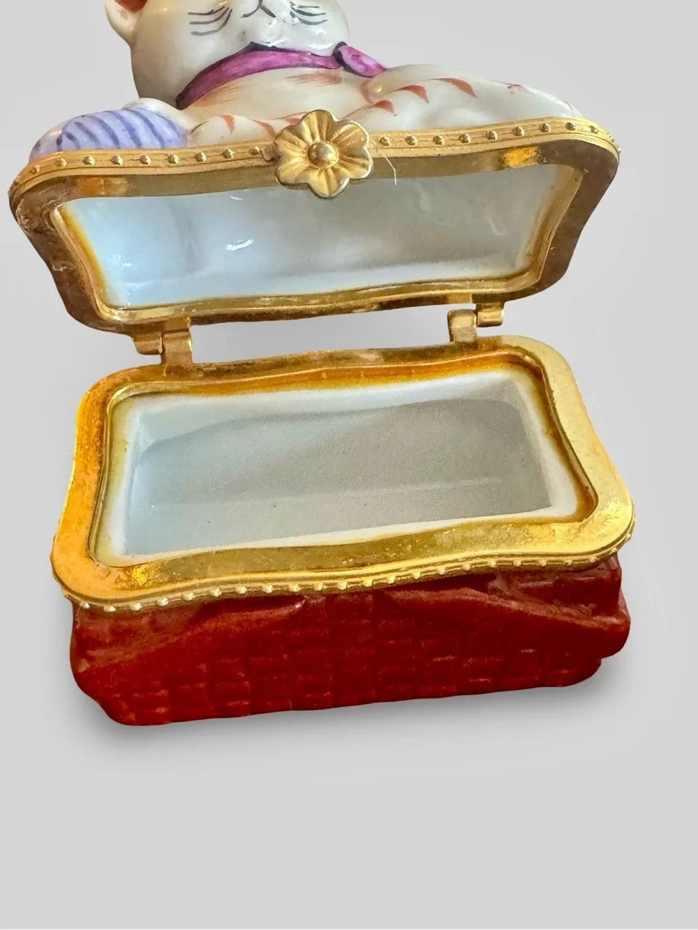 Decorative White Cat Trinket Box with Pink Collar and Red Base